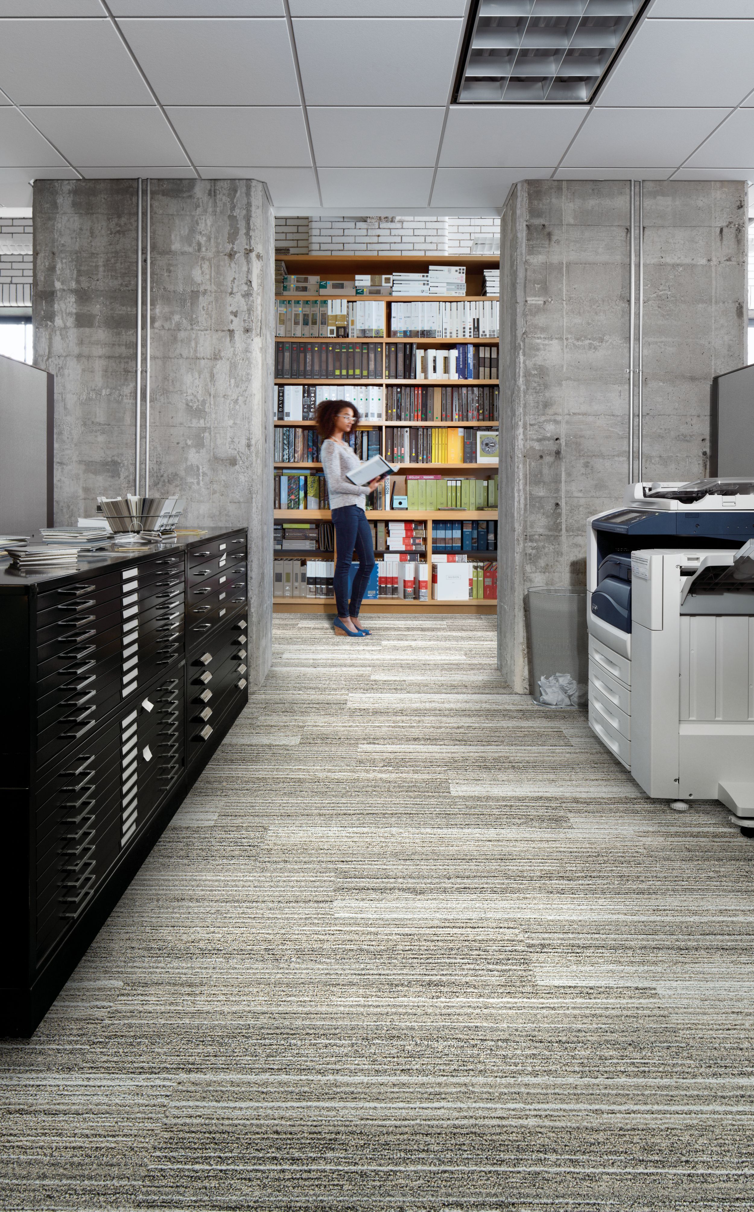 Interface Walk the Plank carpet tile in office common area with printer imagen número 3